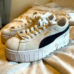 Women’s Puma platform sneakers size 8.5